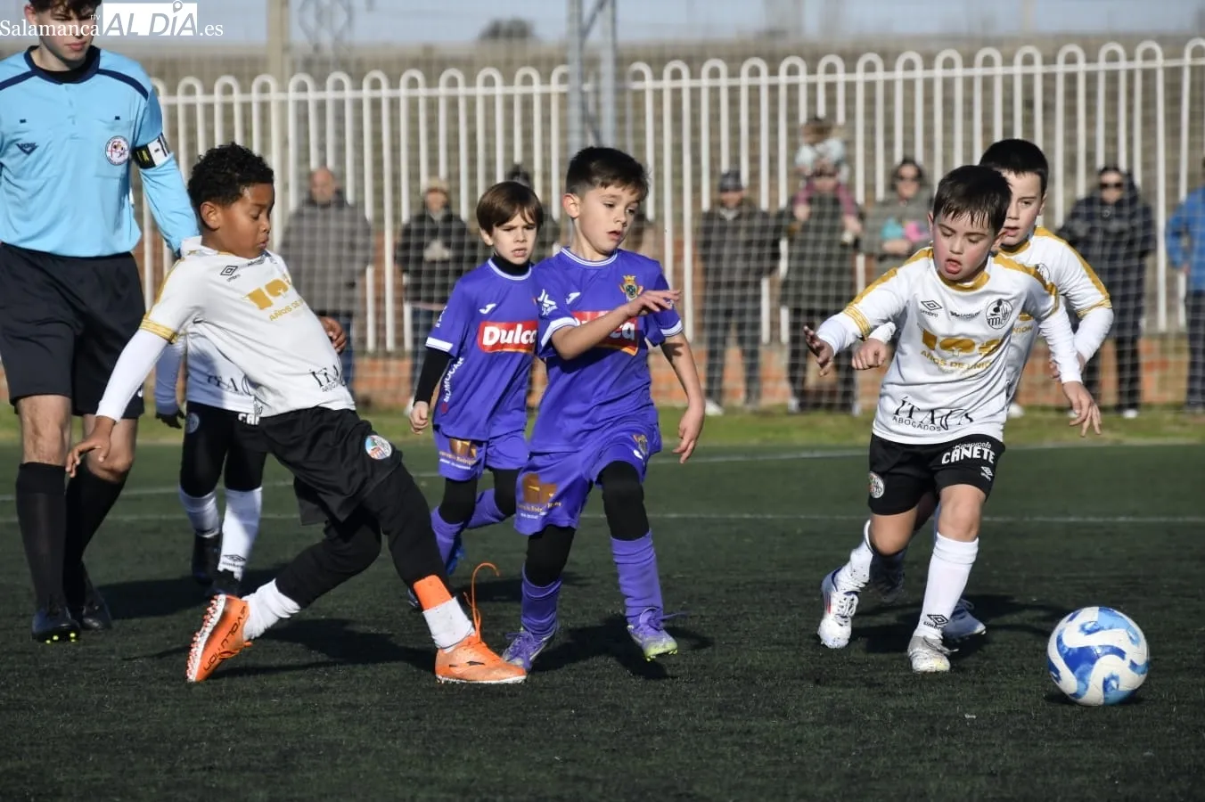 Partidos de fútbol base en El Tori