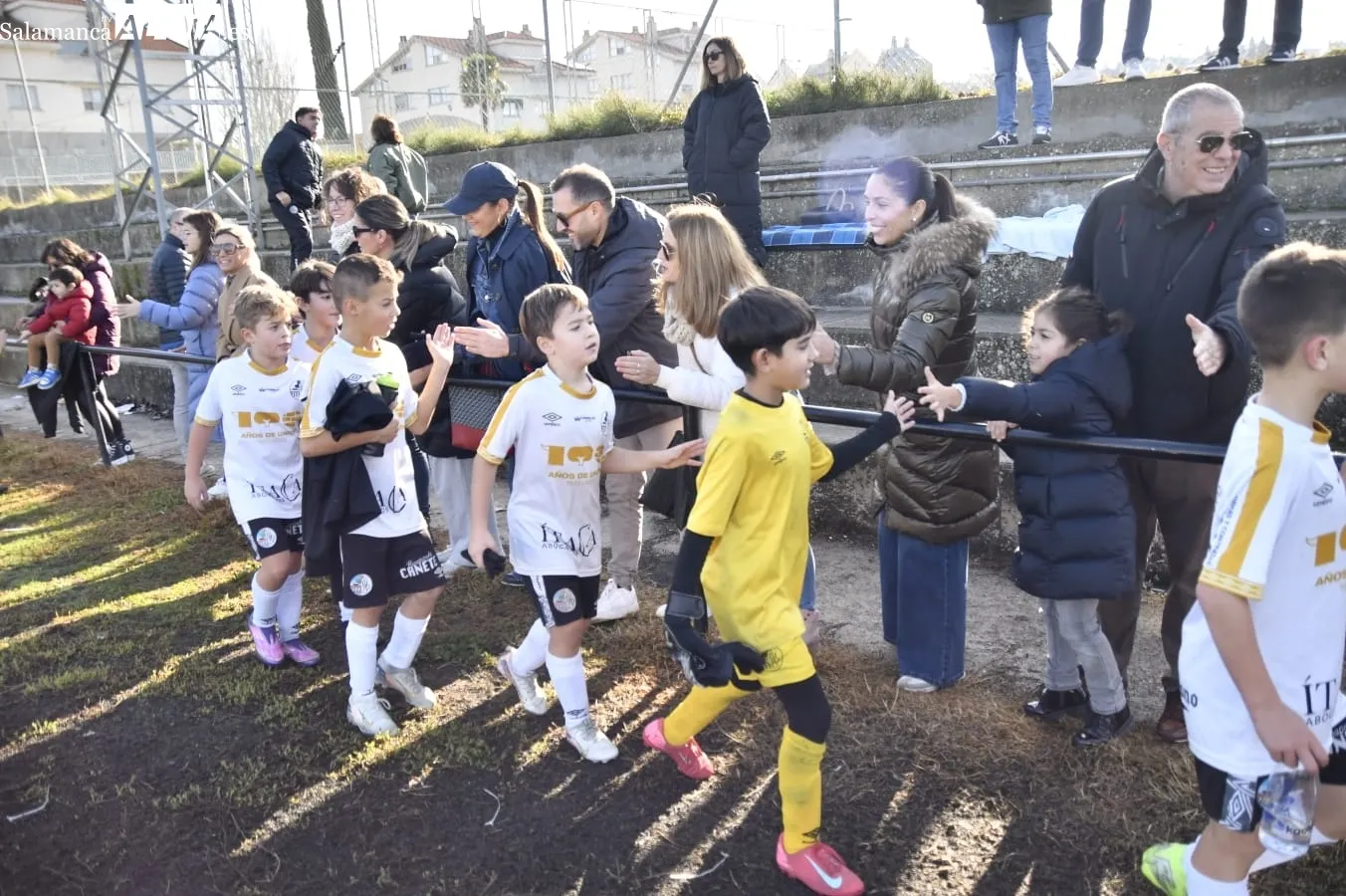 Partidos de fútbol base en El Tori
