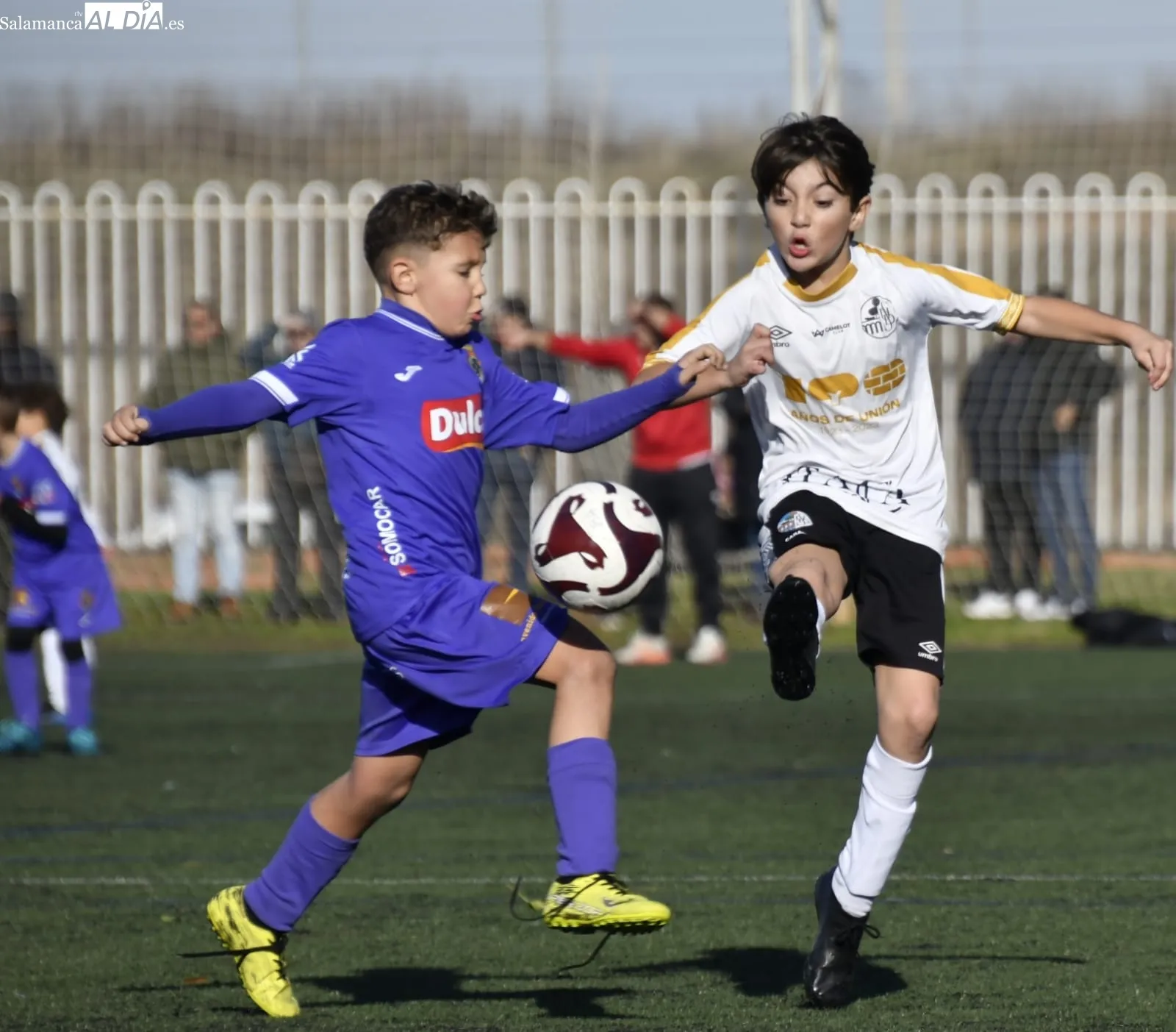 Partidos de fútbol base en El Tori