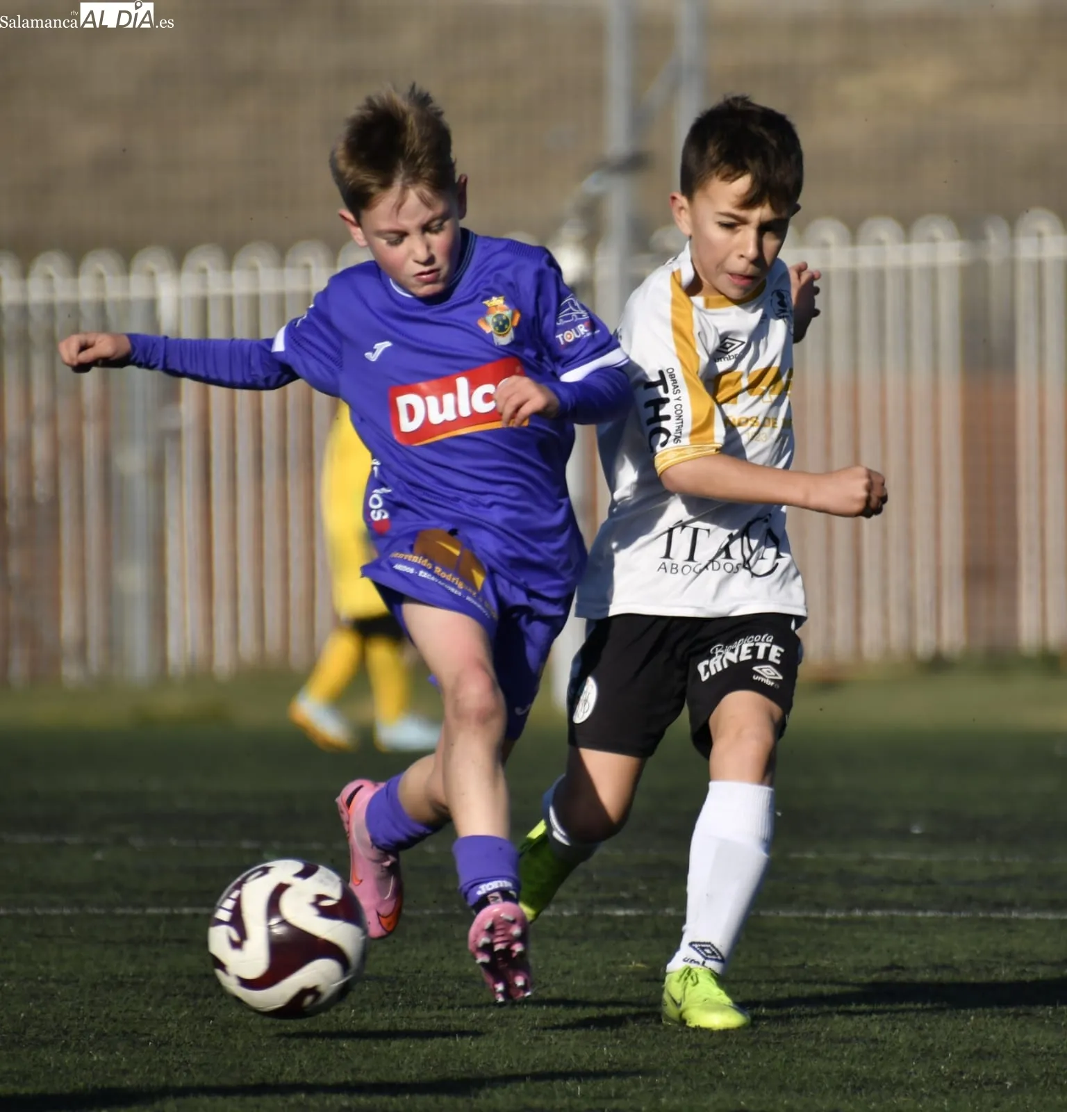 Partidos de fútbol base en El Tori