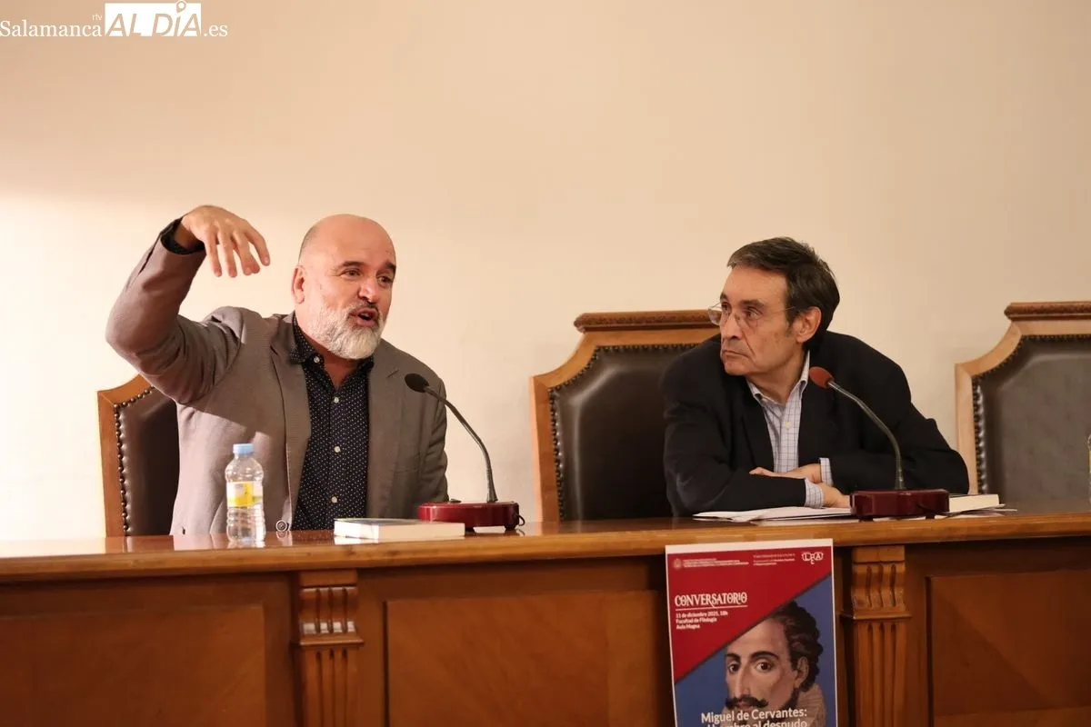 Charla en la Facultad de Filología de José Manuel Lucía Megías, autor de 'Cervantes íntimo' y asesor de la película de Amenábar 'El cautivo'. Fotos: David Sañudo