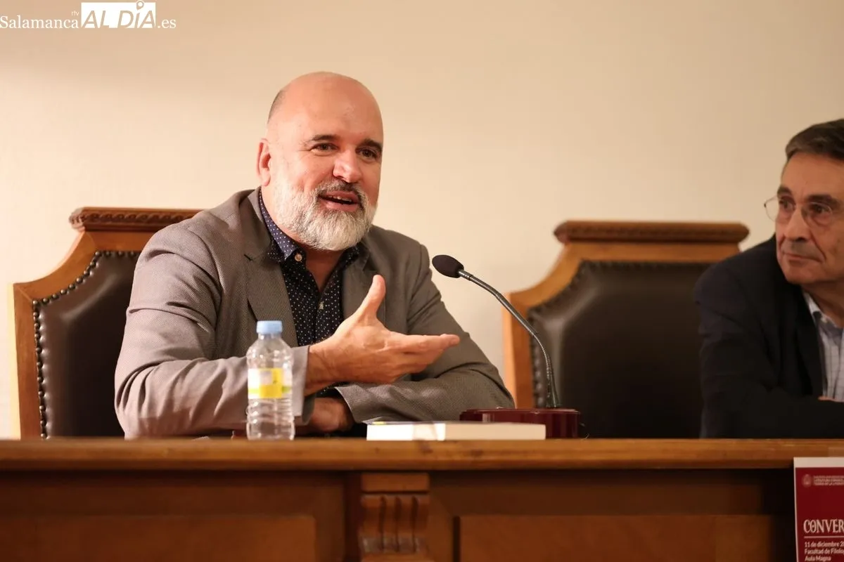 Charla en la Facultad de Filología de José Manuel Lucía Megías, autor de 'Cervantes íntimo' y asesor de la película de Amenábar 'El cautivo'. Fotos: David Sañudo