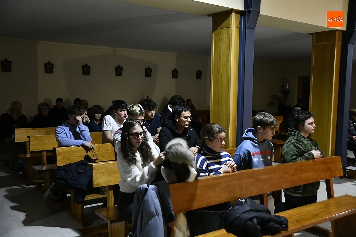 Foto 2 - Concurrida Vigilia de la Inmaculada convocada por la Pastoral Juvenil de Ciudad Rodrigo