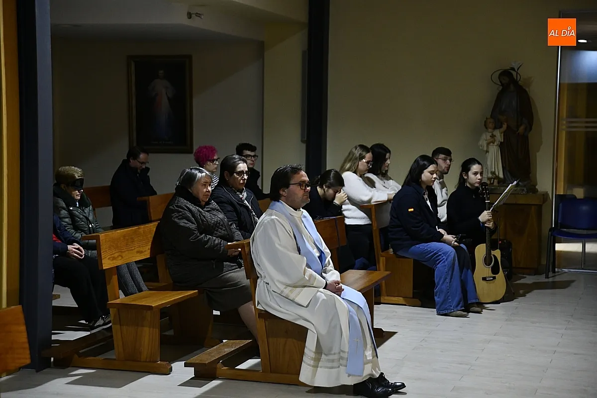 Foto 3 - Concurrida Vigilia de la Inmaculada convocada por la Pastoral Juvenil de Ciudad Rodrigo