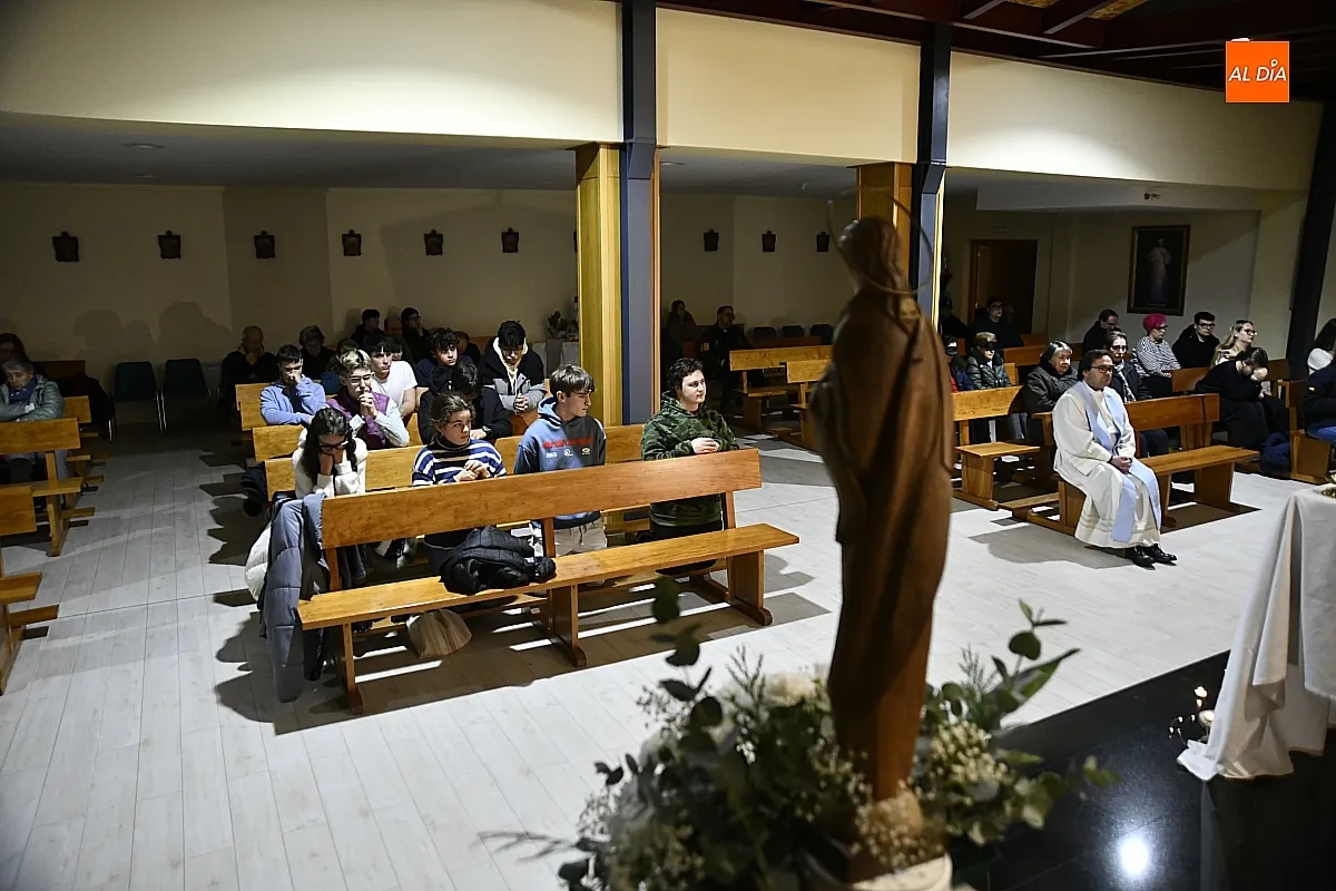 Foto 4 - Concurrida Vigilia de la Inmaculada convocada por la Pastoral Juvenil de Ciudad Rodrigo