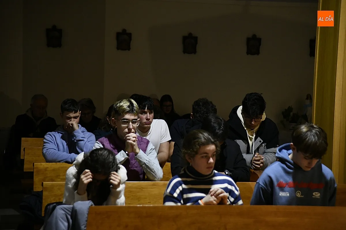 Foto 5 - Concurrida Vigilia de la Inmaculada convocada por la Pastoral Juvenil de Ciudad Rodrigo