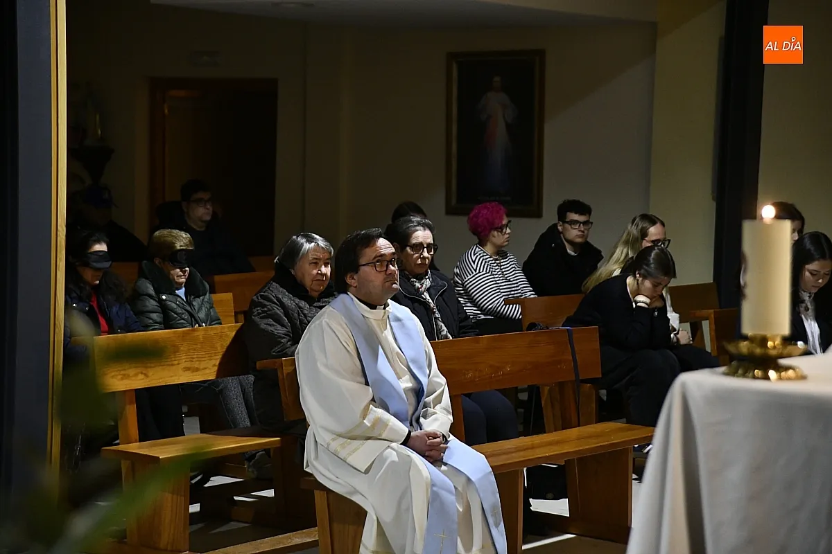 Foto 6 - Concurrida Vigilia de la Inmaculada convocada por la Pastoral Juvenil de Ciudad Rodrigo