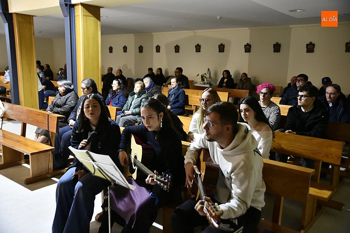 Foto 8 - Concurrida Vigilia de la Inmaculada convocada por la Pastoral Juvenil de Ciudad Rodrigo