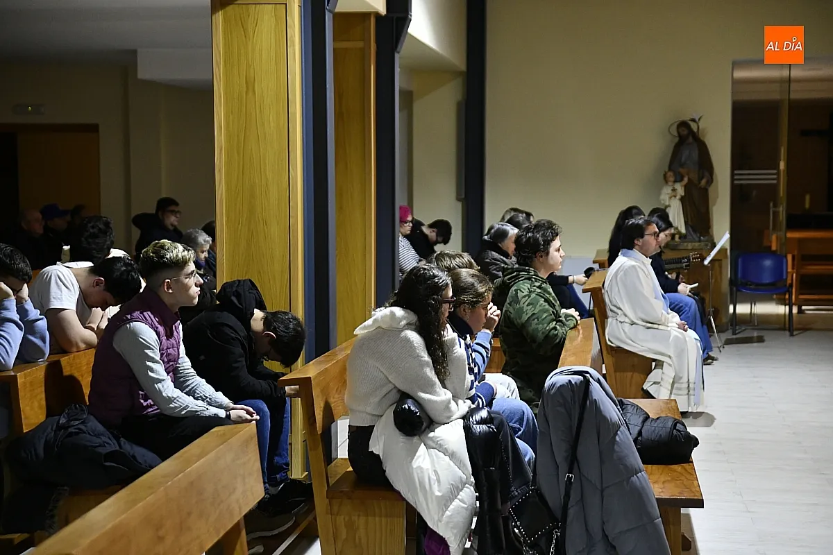 Foto 13 - Concurrida Vigilia de la Inmaculada convocada por la Pastoral Juvenil de Ciudad Rodrigo