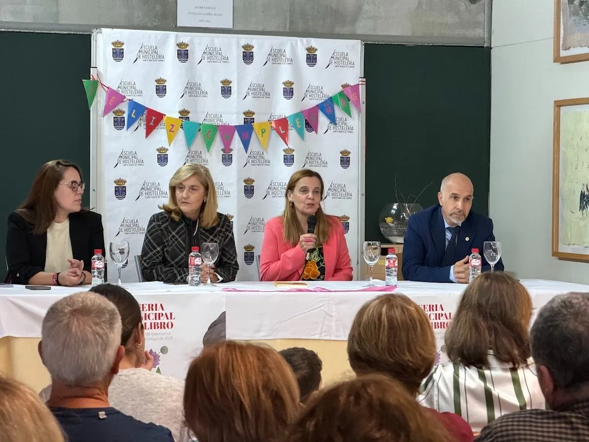 'Fiesta de cumpleaños' en la Escuela Municipal de Hostelería para conmemorar el nacimiento de la escritora Carmen Martín Gaite