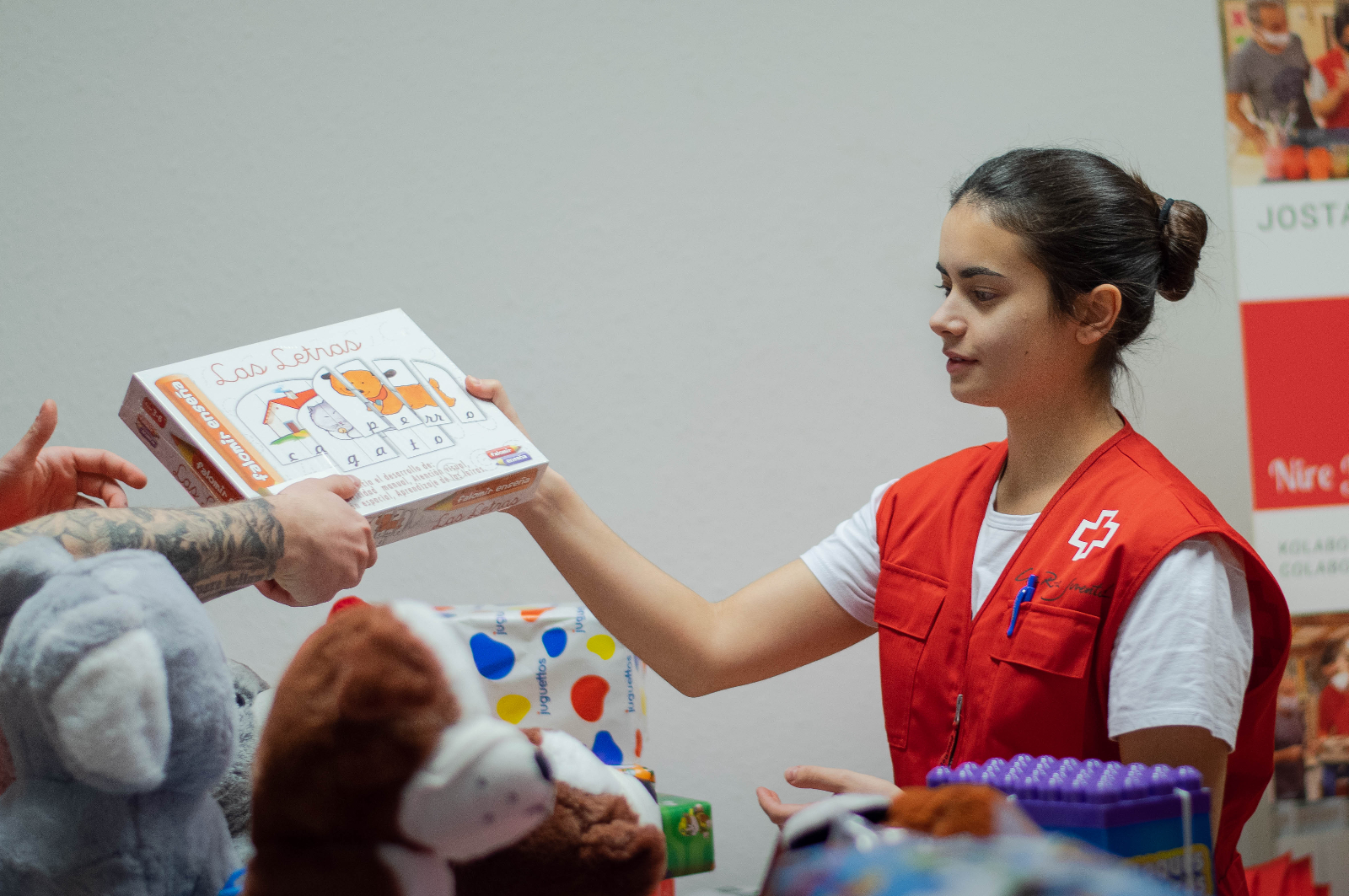 Arranca la campaña solidaria de Cruz Roja para llevar juguetes educativos a menores vulnerables