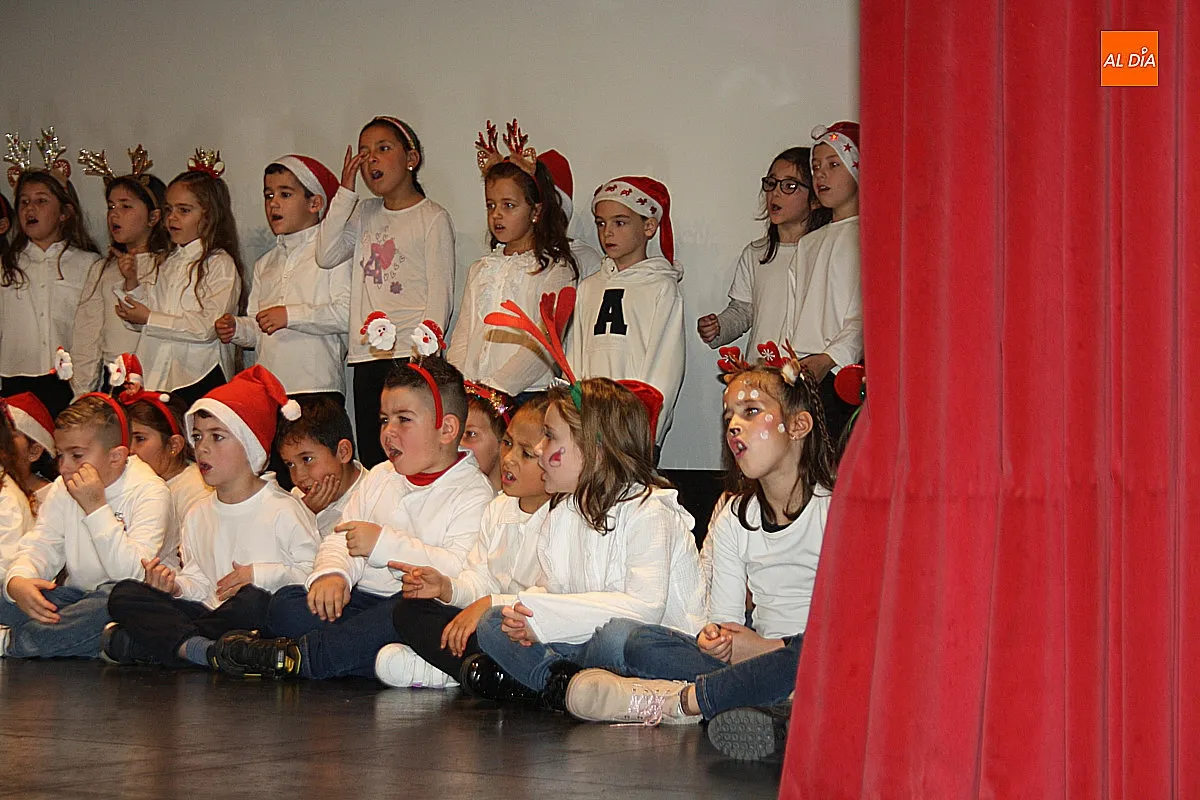 Función de Navidad de los alumnhos del CEIP Miróbriga en el Teatro Nuevo Fernando Arrabal 