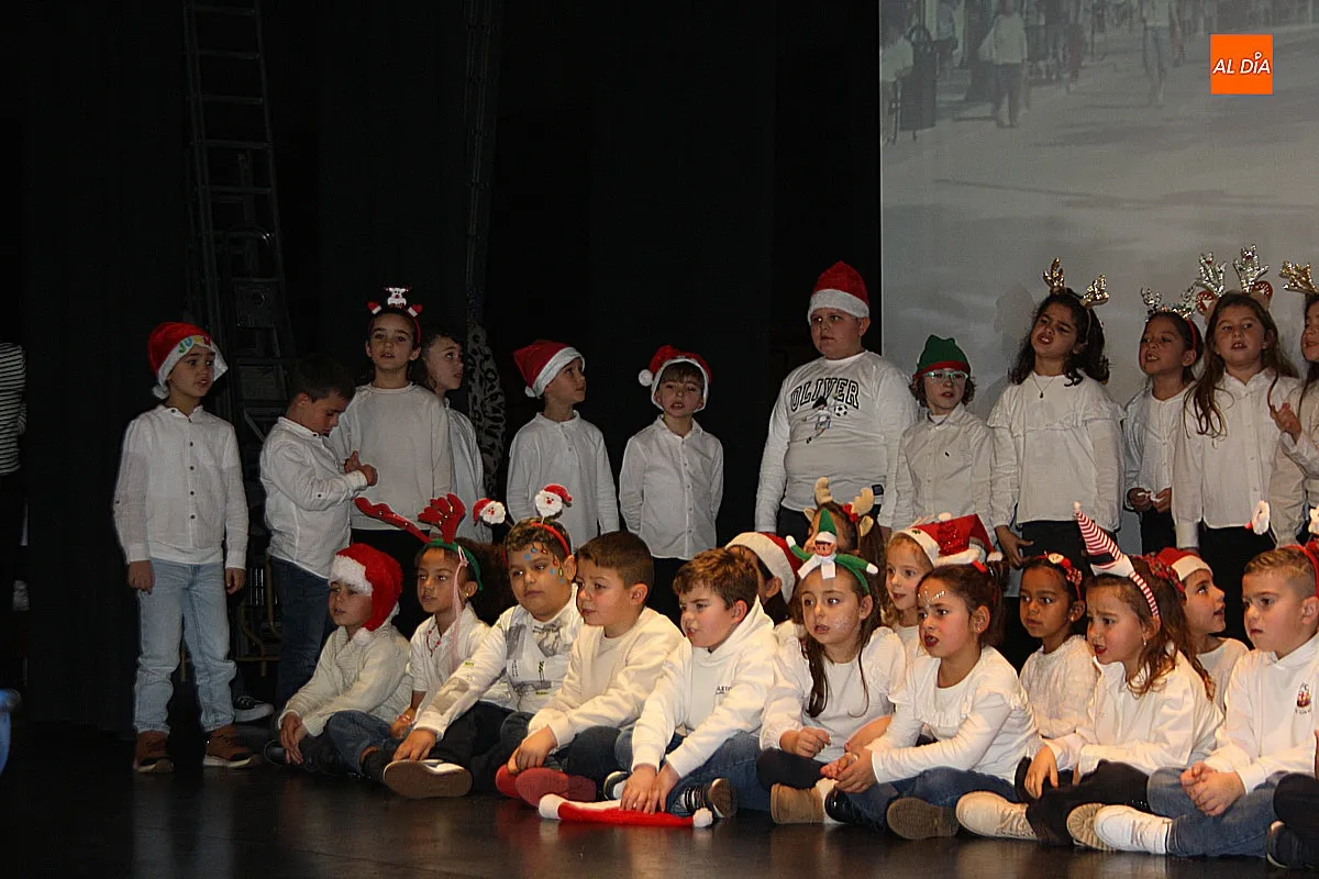 Función de Navidad de los alumnhos del CEIP Miróbriga en el Teatro Nuevo Fernando Arrabal 
