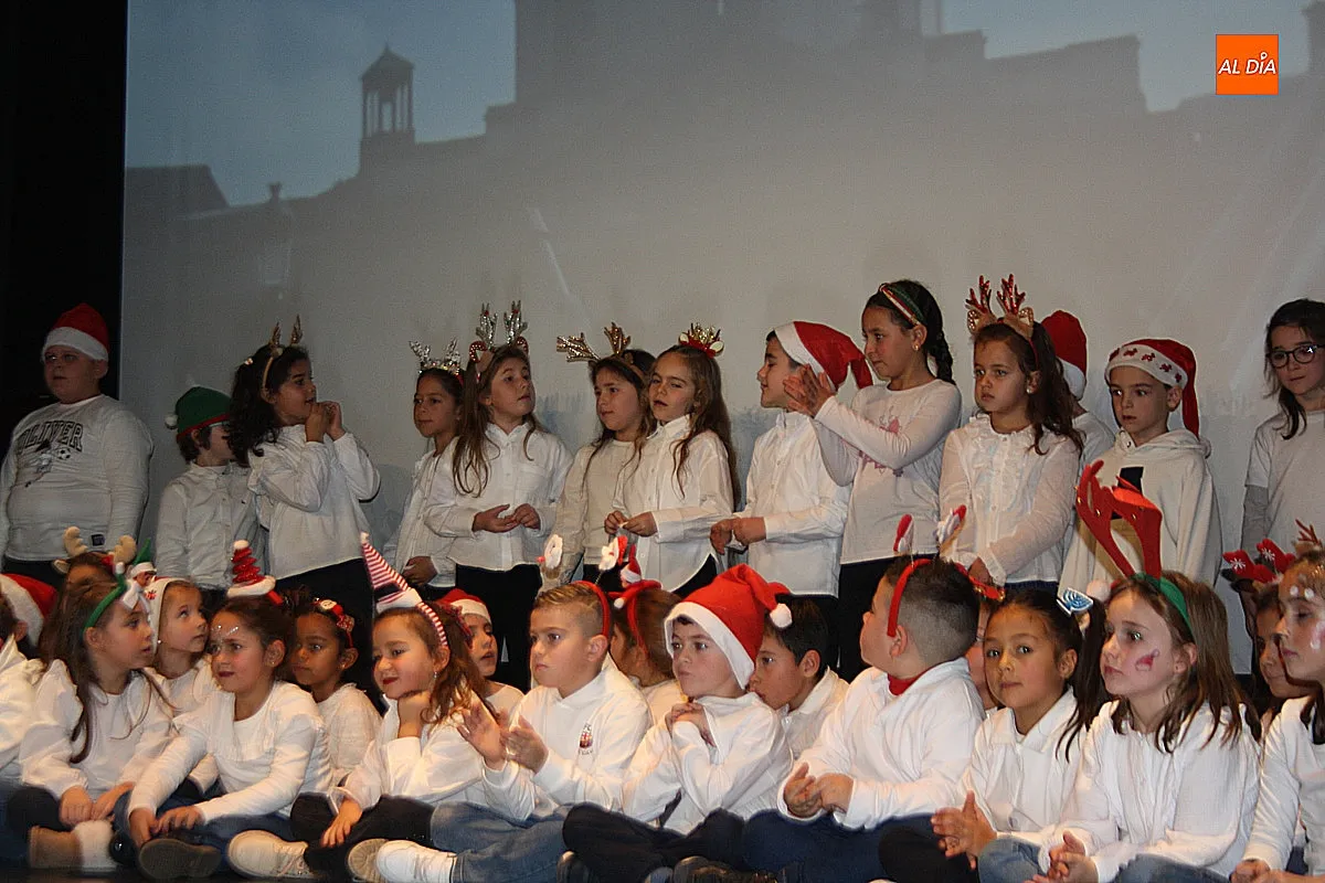 Función de Navidad de los alumnhos del CEIP Miróbriga en el Teatro Nuevo Fernando Arrabal 