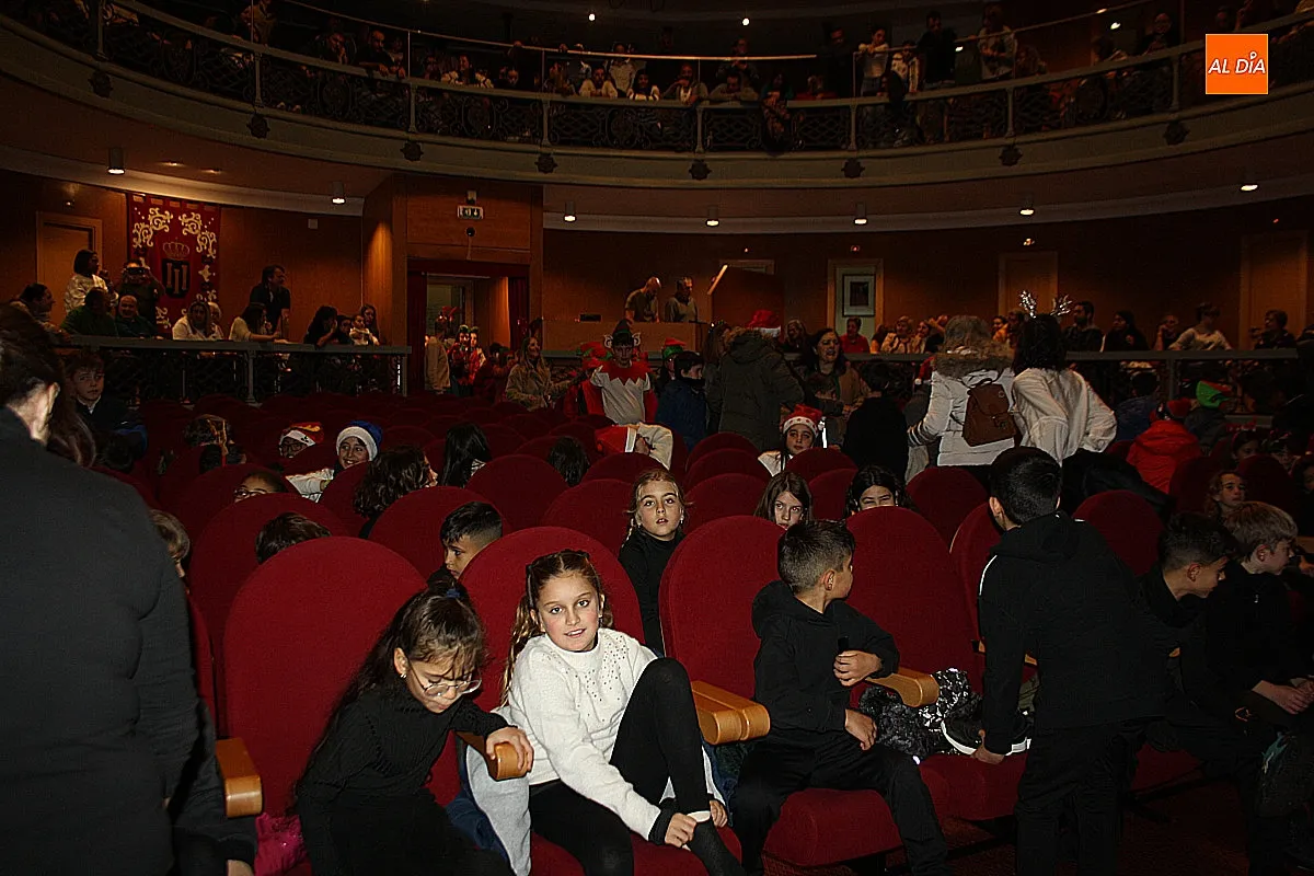 Función de Navidad de los alumnhos del CEIP Miróbriga en el Teatro Nuevo Fernando Arrabal 