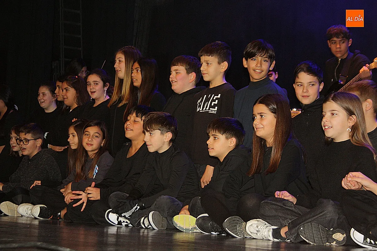 Función de Navidad de los alumnhos del CEIP Miróbriga en el Teatro Nuevo Fernando Arrabal 