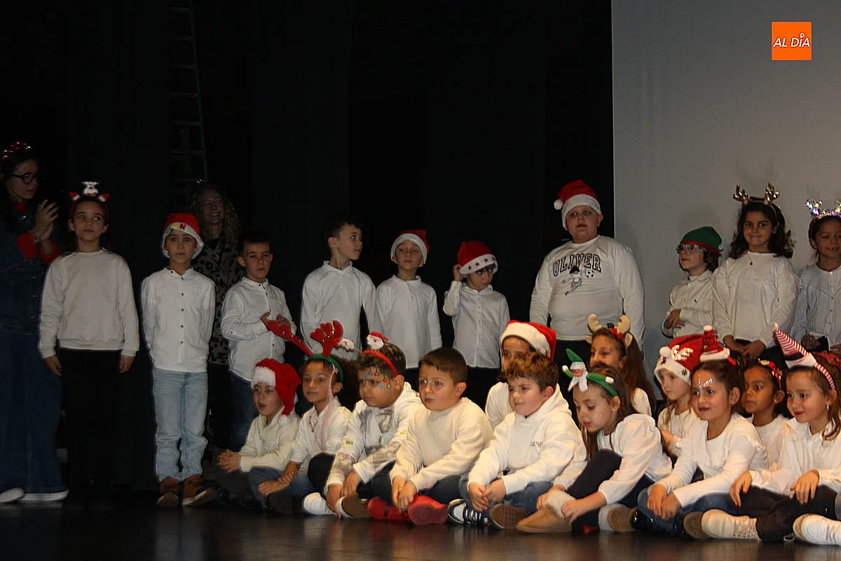 Función de Navidad de los alumnhos del CEIP Miróbriga en el Teatro Nuevo Fernando Arrabal 