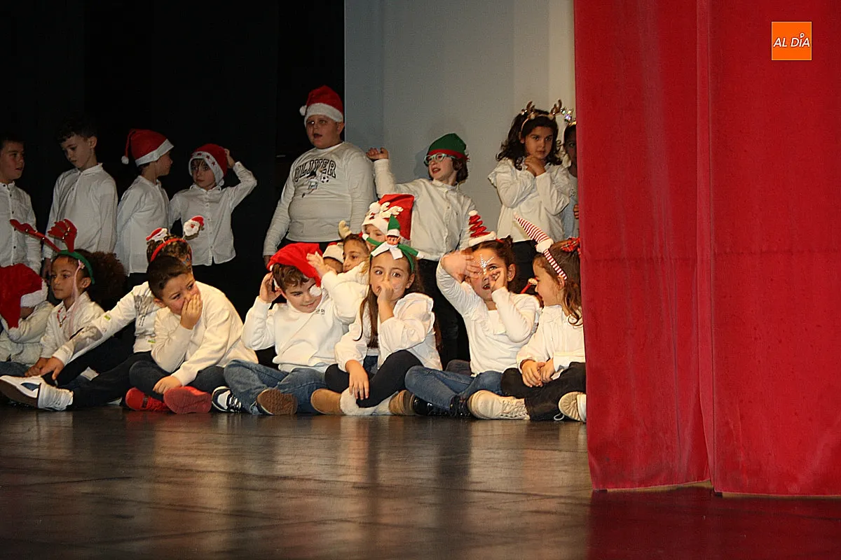 Función de Navidad de los alumnhos del CEIP Miróbriga en el Teatro Nuevo Fernando Arrabal 