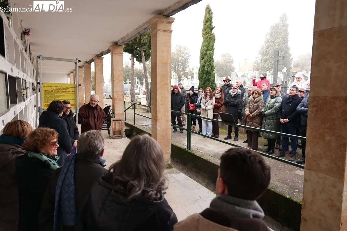 Homenaje a Unamuno en el cementerio San Carlos Borromeo de Salamanca. Fotos: David Sañudo