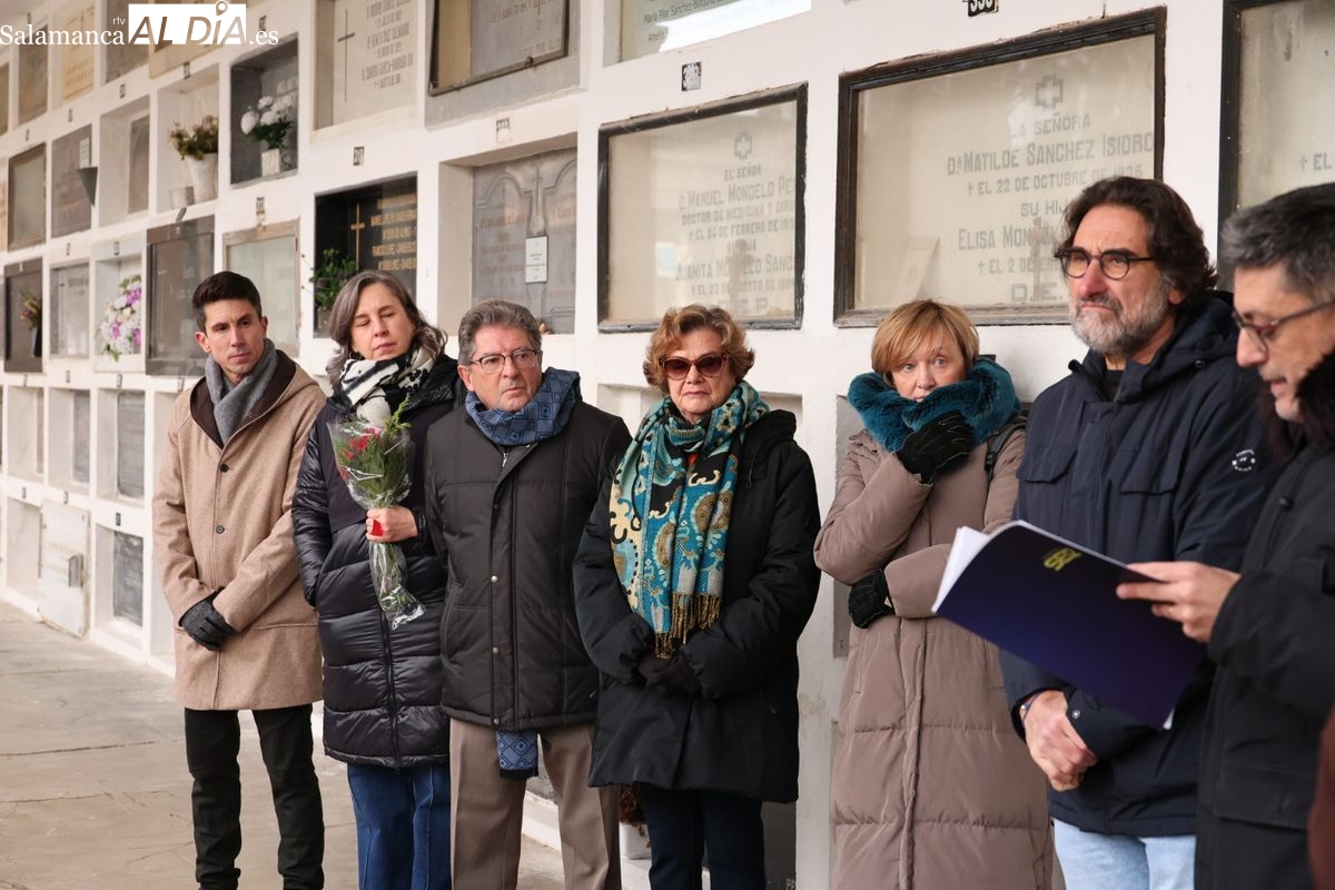 Homenaje a Unamuno en el cementerio de Salamanca: alertan del auge extremista juvenil