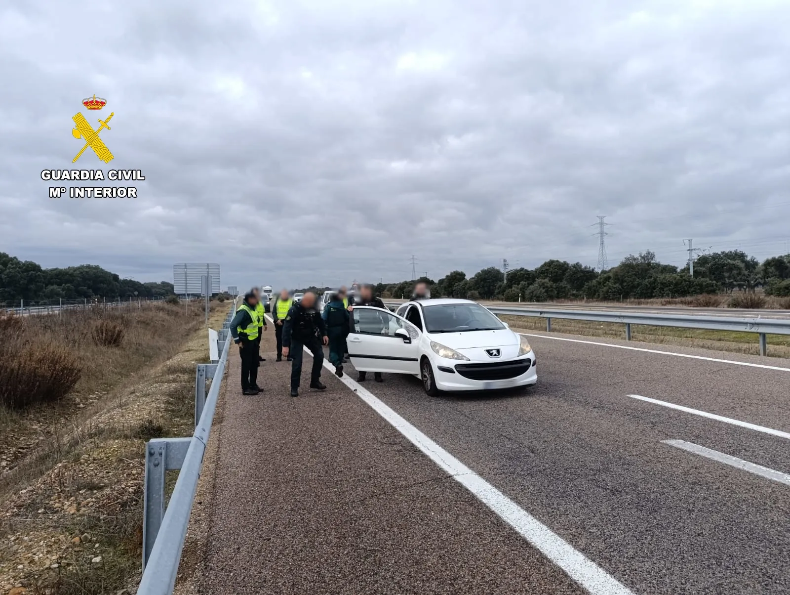 Foto 2 - Dos detenidos y un kilo de hach&iacute;s incautado tras una persecuci&oacute;n de la Guardia Civil entre Ciudad Rodrigo y Carrascal de Barregas