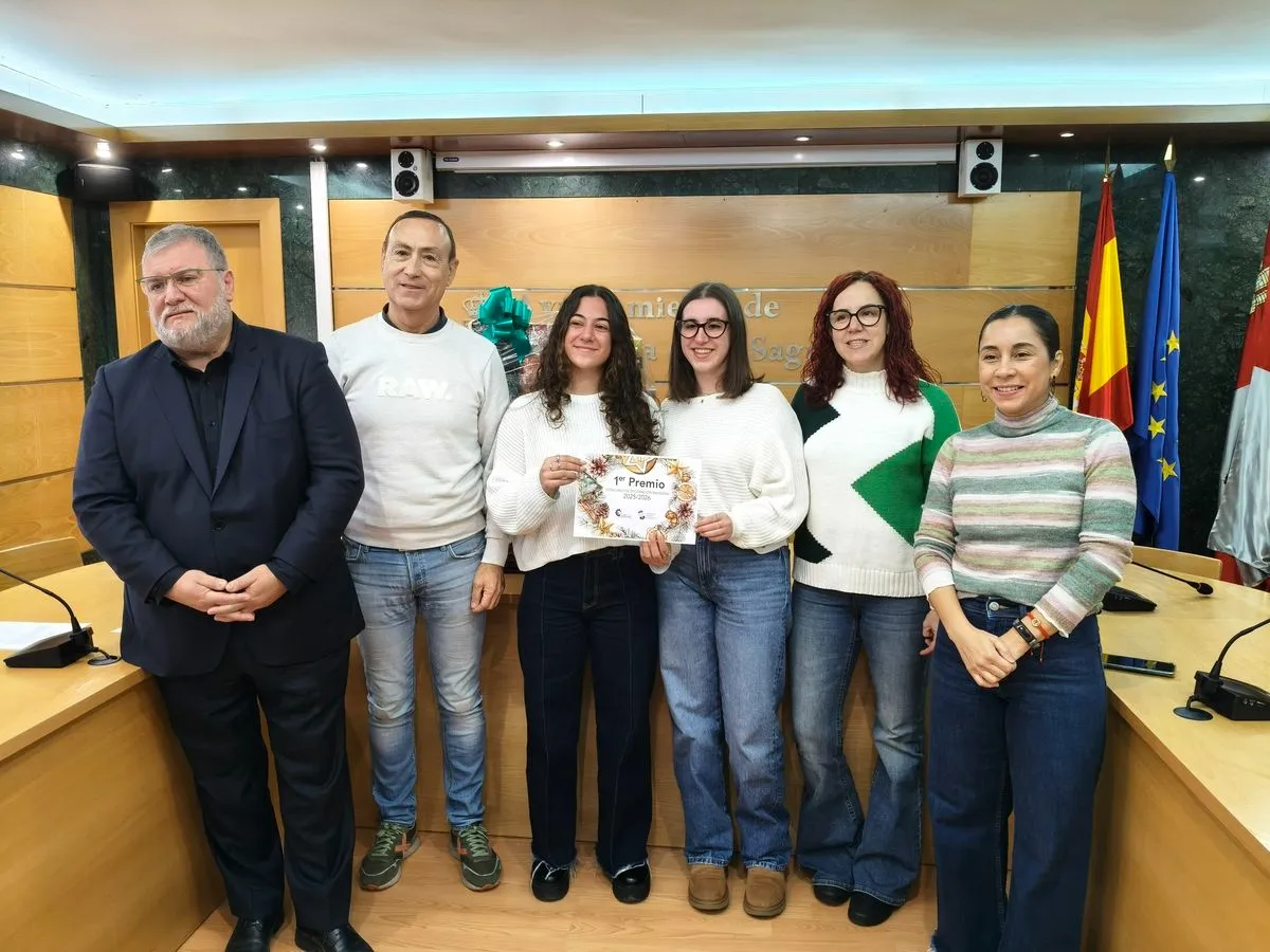 Foto 3 - Carbajosa entrega los premios de sus concursos de decoraci&oacute;n navide&ntilde;a