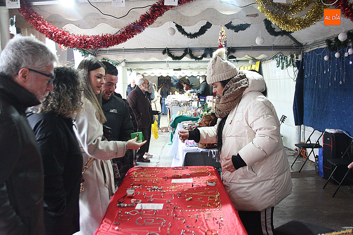 Último día del II Mercadillo Navideño de Ciudad Rodrigo marcado por las lluvias