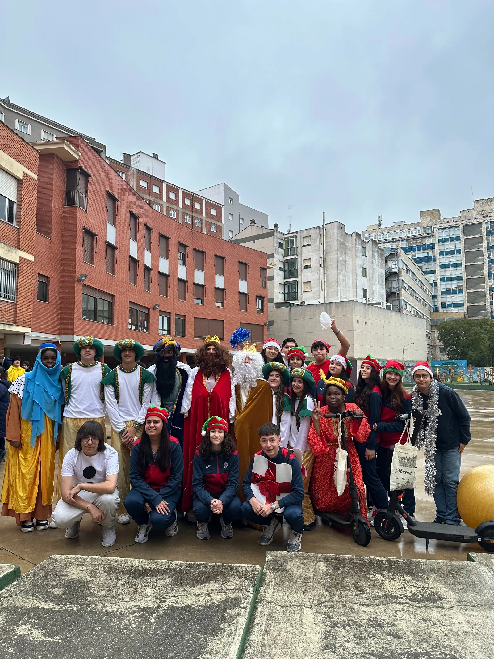 Foto 2 - El colegio Misioneras de la Providencia celebra la Navidad