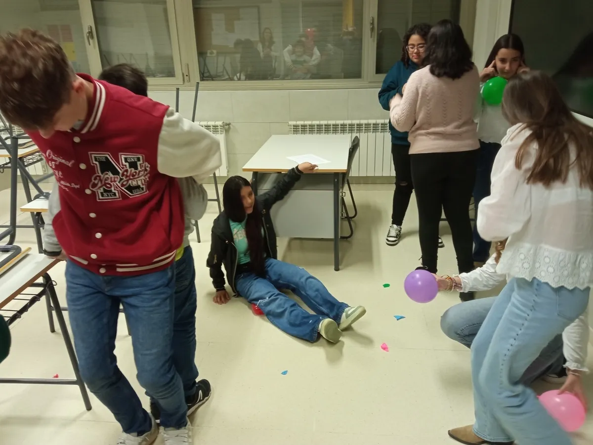 Yincana de juegos celebrada ayer viernes coordinada por Raquel García Sevillano