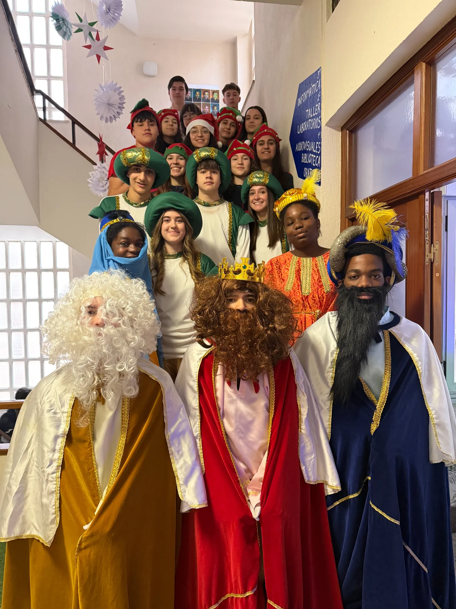 Foto 6 - El colegio Misioneras de la Providencia celebra la Navidad