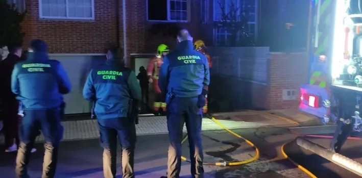 Susto por el incendio de una chimenea en Cabrerizos durante la noche 