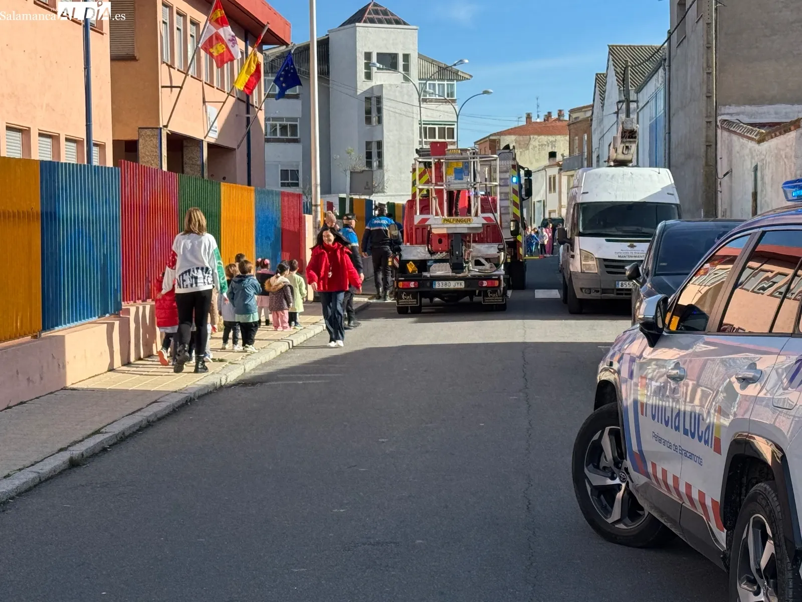 Foto 2 - Gran despliegue de polic&iacute;a y bomberos para desarrollar un simulacro de emergencia en los colegios Miguel de Unamuno y Severiano Montero