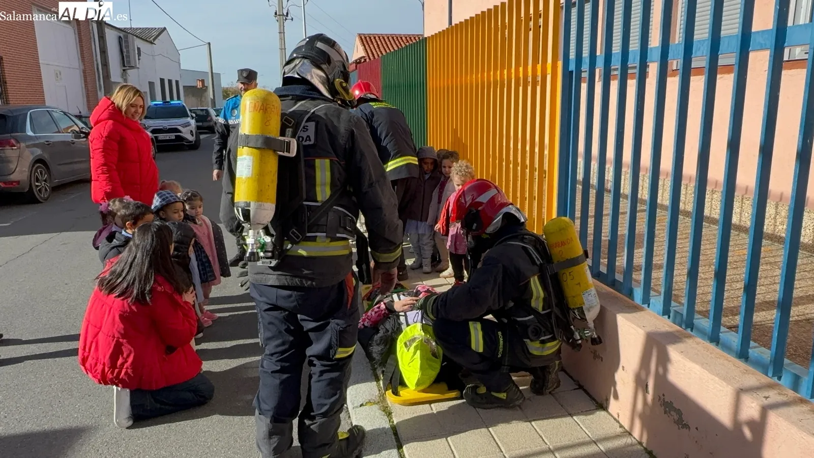 Foto 9 - Gran despliegue de polic&iacute;a y bomberos para desarrollar un simulacro de emergencia en los colegios Miguel de Unamuno y Severiano Montero