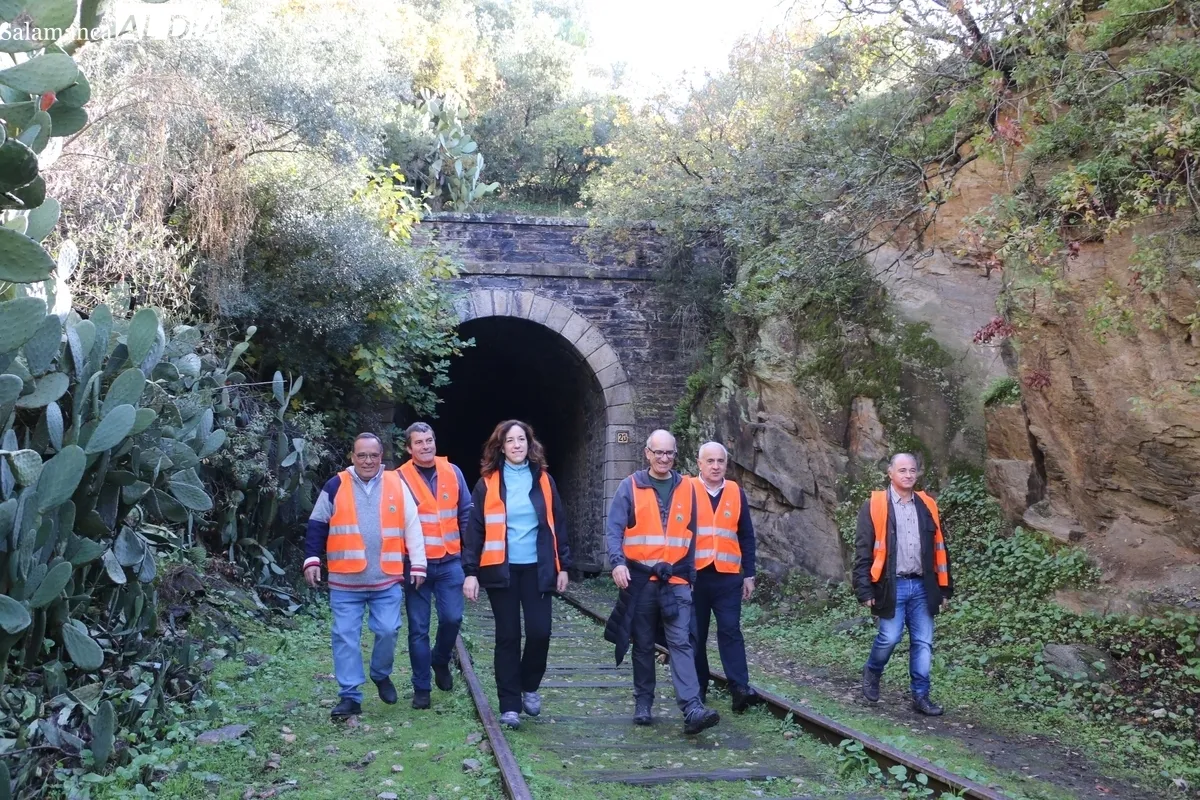 Presentación del tramo corto de Camino de Hierro en el muelle de Vega Terrón en La Fregeneda / CORRAL