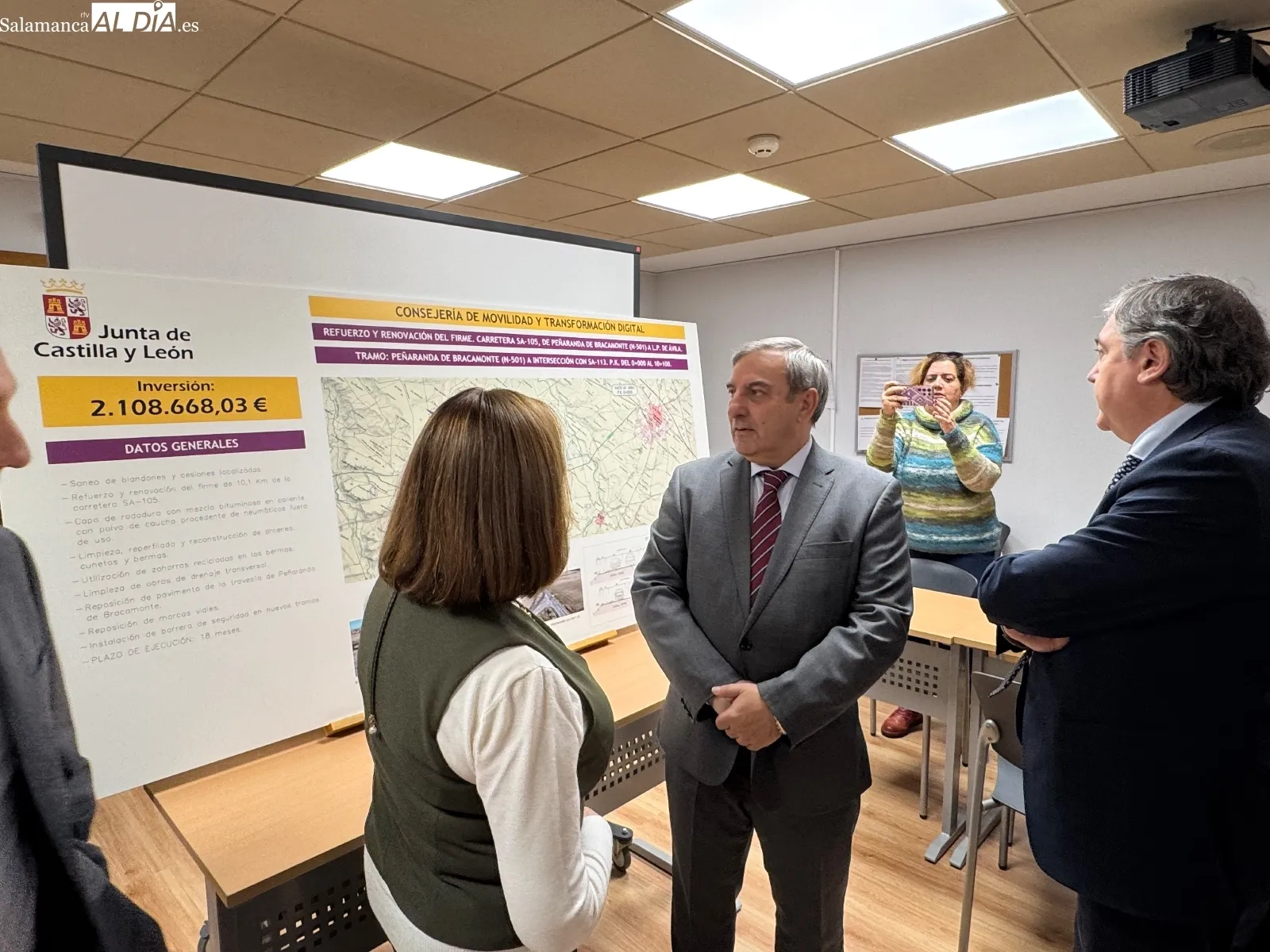 Foto 9 - La Junta presenta en Pe&ntilde;aranda la renovaci&oacute;n total de la carretera entre la ciudad y el l&iacute;mite con &Aacute;vila con 4,5 millones estimados