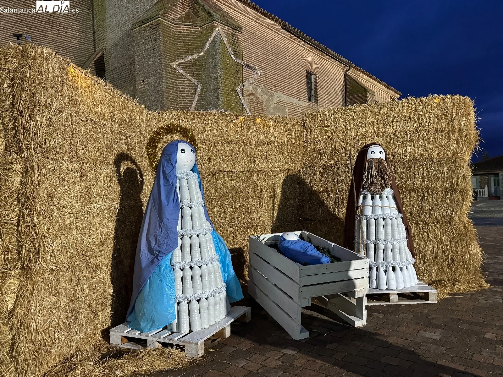 Foto 11 - El Campo de Pe&ntilde;aranda ilumina su Navidad con el orgullo de un pueblo unido en su decoraci&oacute;n artesanal y sostenible