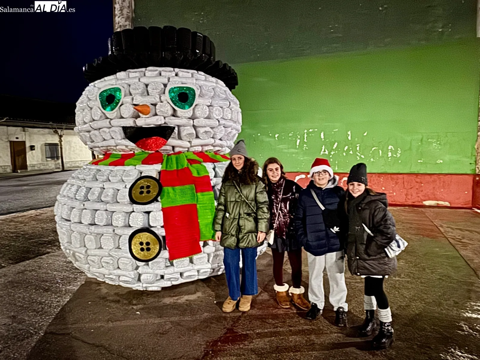 Foto 6 - El Campo de Pe&ntilde;aranda ilumina su Navidad con el orgullo de un pueblo unido en su decoraci&oacute;n artesanal y sostenible