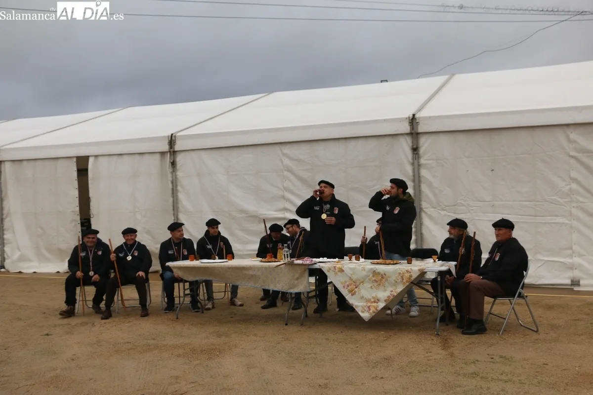 La lluvia no restó animación en la matanza tradicional de Barruecopardo / CORRAL
