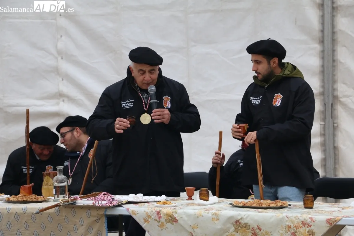 La lluvia no restó animación en la matanza tradicional de Barruecopardo / CORRAL