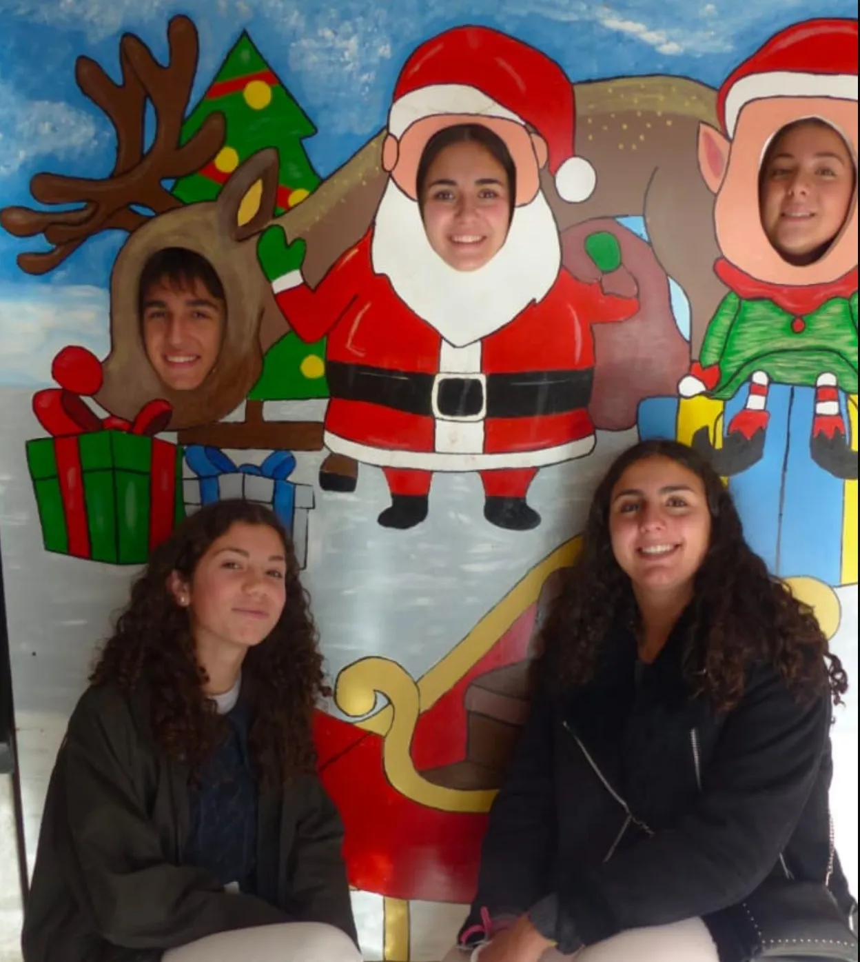 Foto 2 - Villoria celebra un multitudinario Mercadillo Navide&ntilde;o Solidario en apoyo a los pacientes de ELA