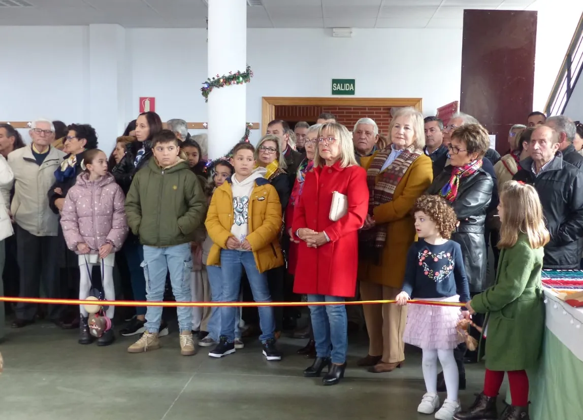 Foto 7 - Villoria celebra un multitudinario Mercadillo Navide&ntilde;o Solidario en apoyo a los pacientes de ELA