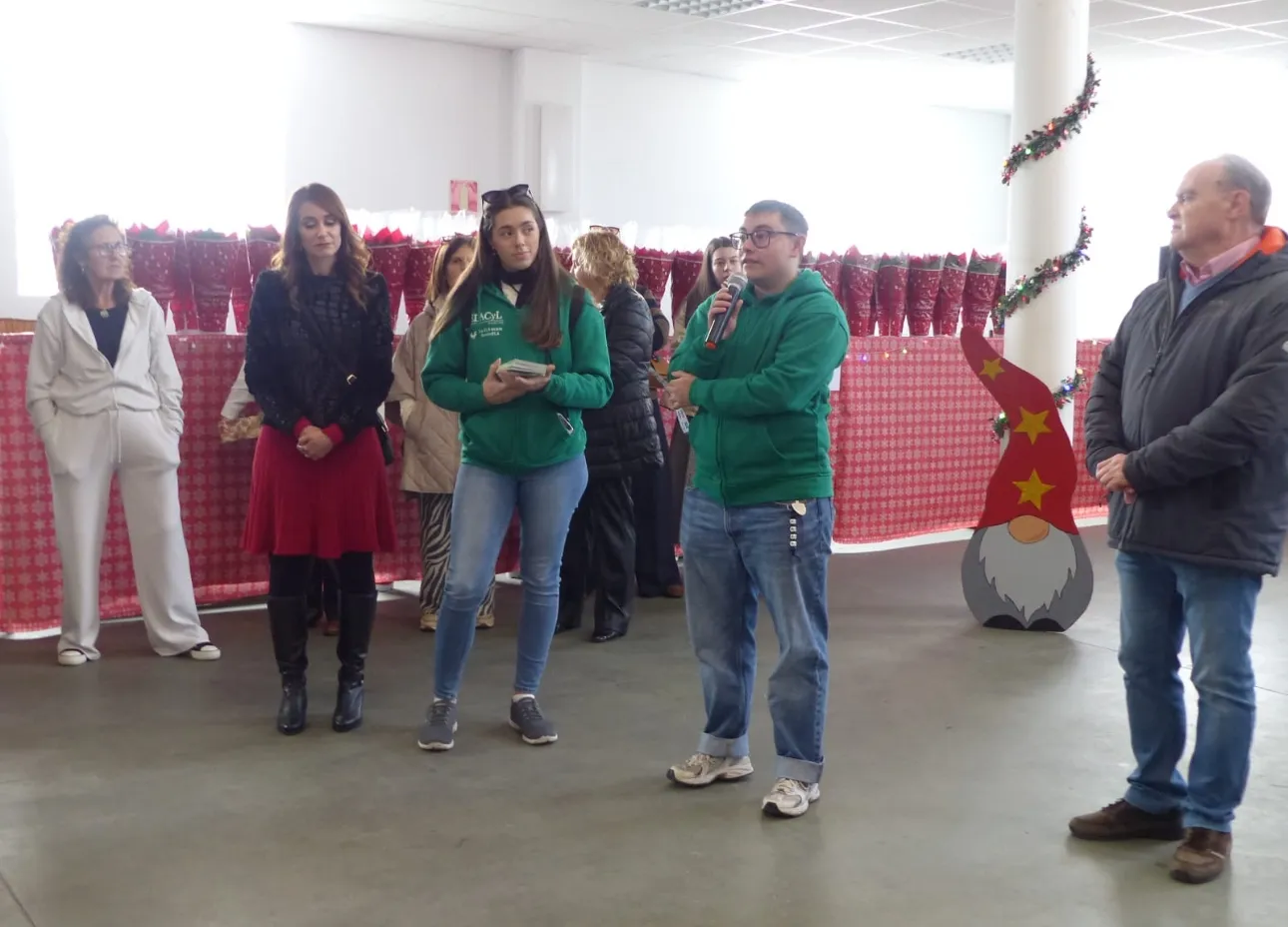 Foto 8 - Villoria celebra un multitudinario Mercadillo Navide&ntilde;o Solidario en apoyo a los pacientes de ELA