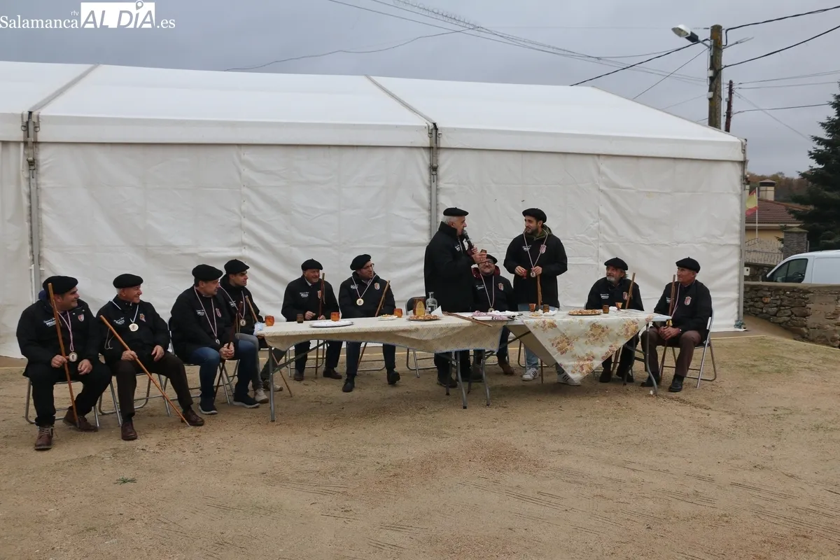 La lluvia no restó animación en la matanza tradicional de Barruecopardo / CORRAL