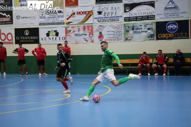 Foto 12 - FOTOS | El Piensos Dur&aacute;n Albense cae ante O Esteo en un duelo marcado por los errores defensivos (4-9)