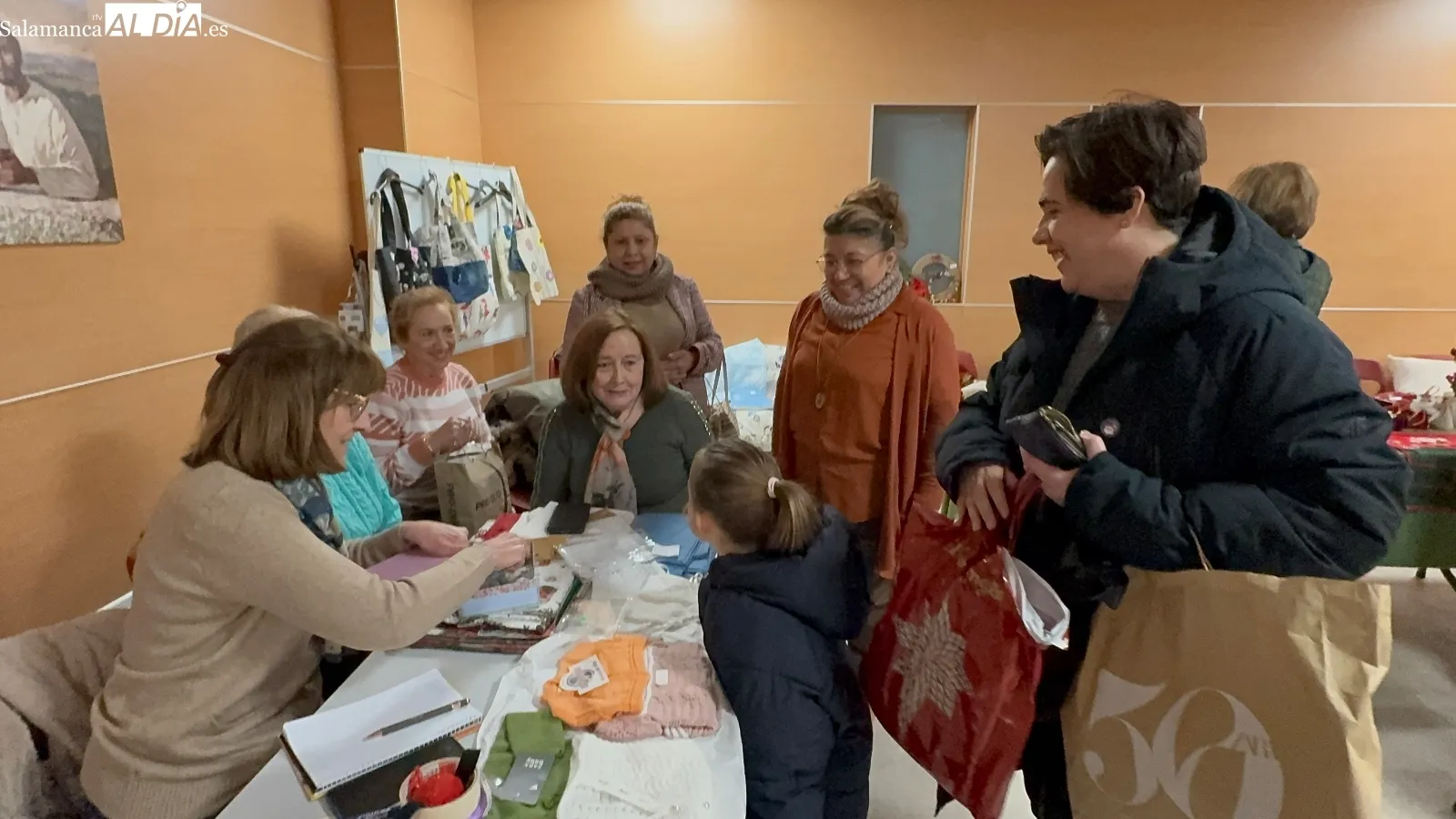 Foto 3 - El rastrillo solidario ampl&iacute;a sus d&iacute;as ante el &eacute;xito de p&uacute;blico
