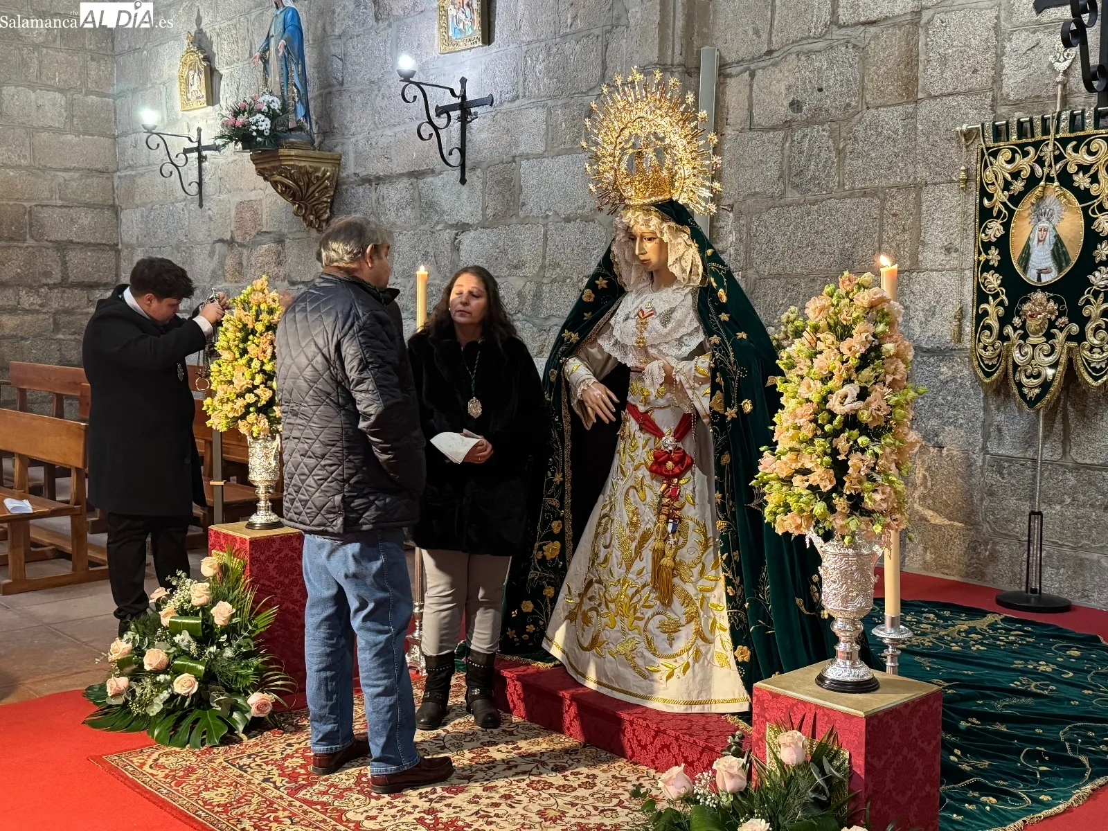 Foto 2 - Nuestra Se&ntilde;ora de la Esperanza cierra su solemne Triduo con una multitudinaria jornada de devoci&oacute;n
