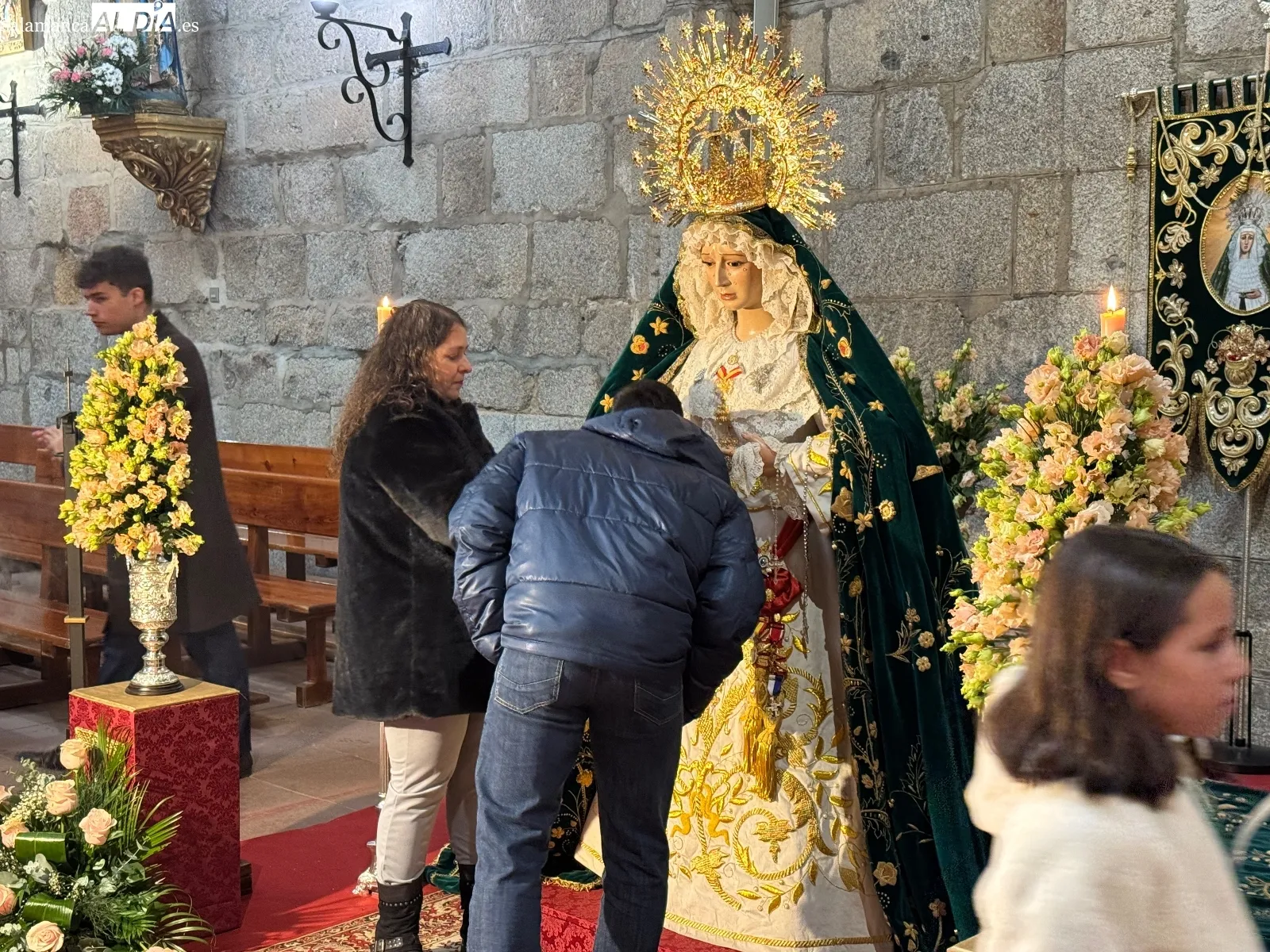 Foto 3 - Nuestra Se&ntilde;ora de la Esperanza cierra su solemne Triduo con una multitudinaria jornada de devoci&oacute;n