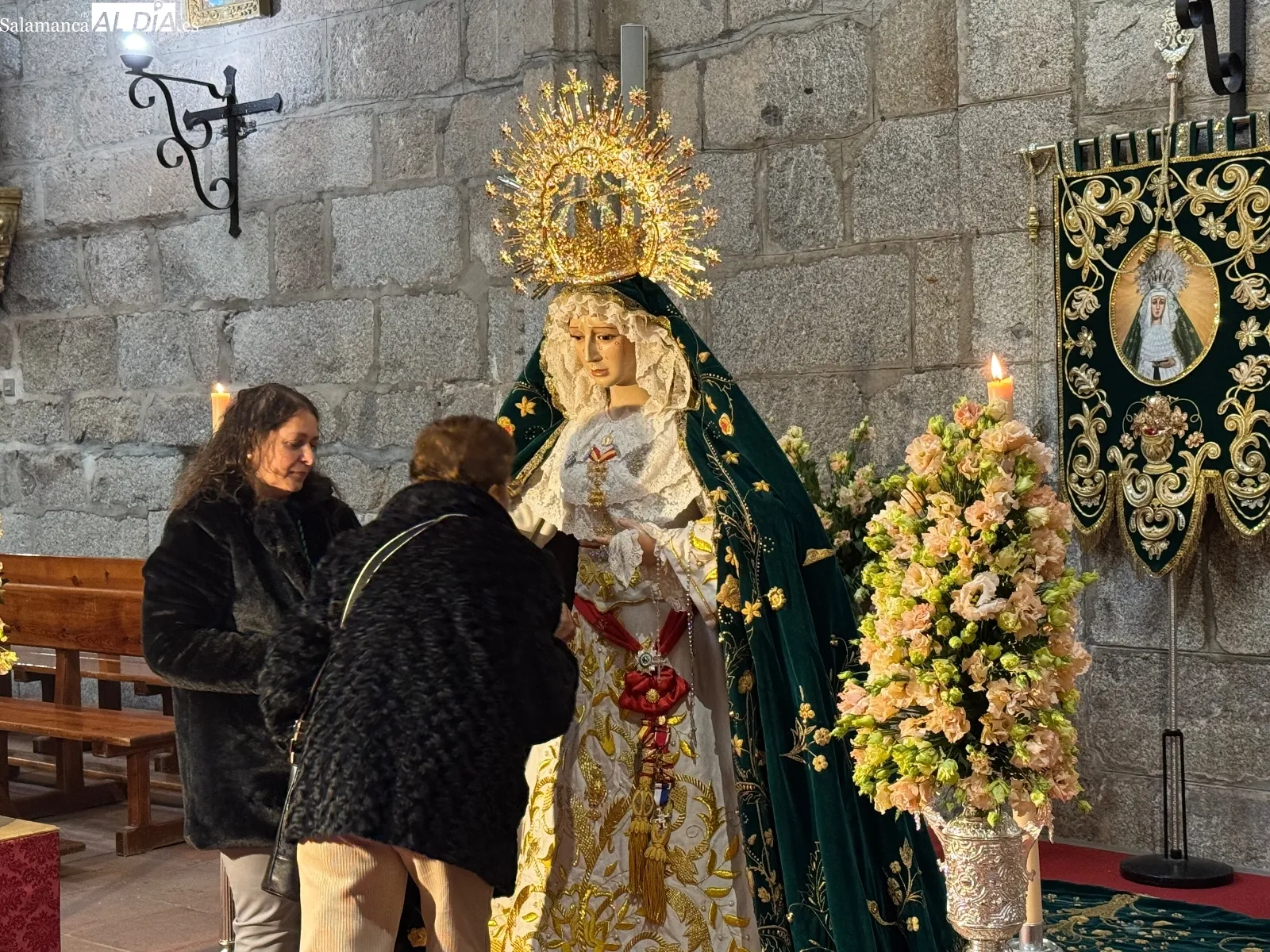 Foto 6 - Nuestra Se&ntilde;ora de la Esperanza cierra su solemne Triduo con una multitudinaria jornada de devoci&oacute;n
