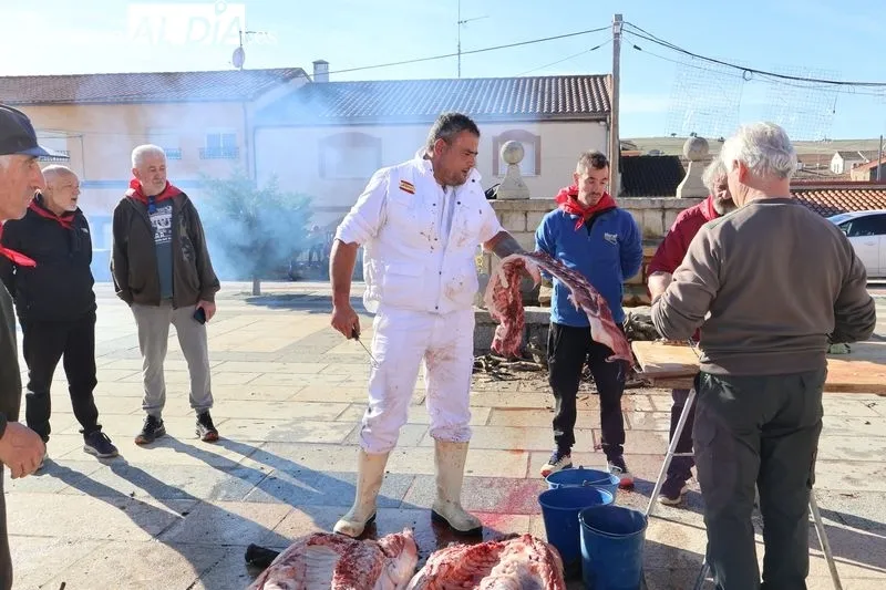 Foto 2 - Galinduste inaugura su matanza tradicional con Matilde Olarte como Matancera de Honor