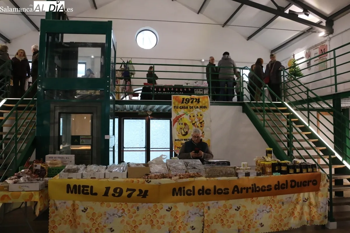 El mercadillo navideño se desarrolla hasta las 20:00 horas de este sábado / CORRAL 